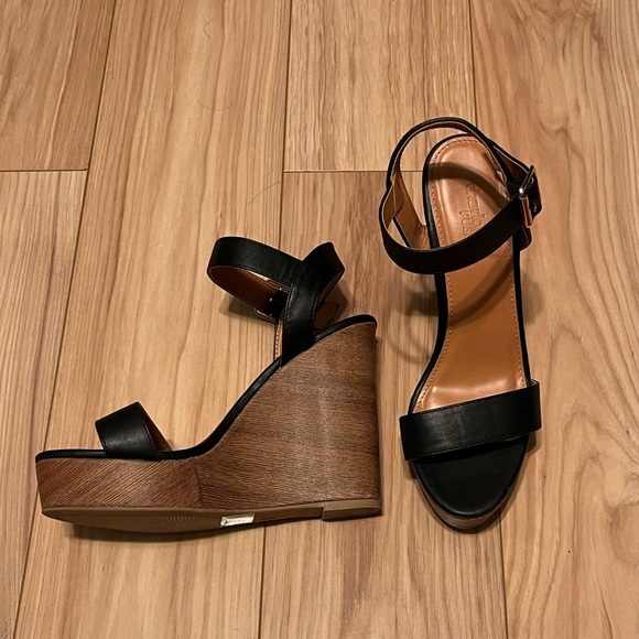 Charlotte Russe Wedge Heels - Picture 1 of 3